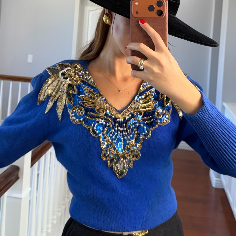 Elegant Blue Embellished Sweater - Picture 4 of 9